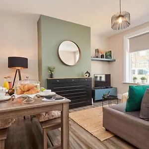 10 Percent Off - 3 Nights - Leeds - Bradford - Free Parking Bradford (West Yorkshire)